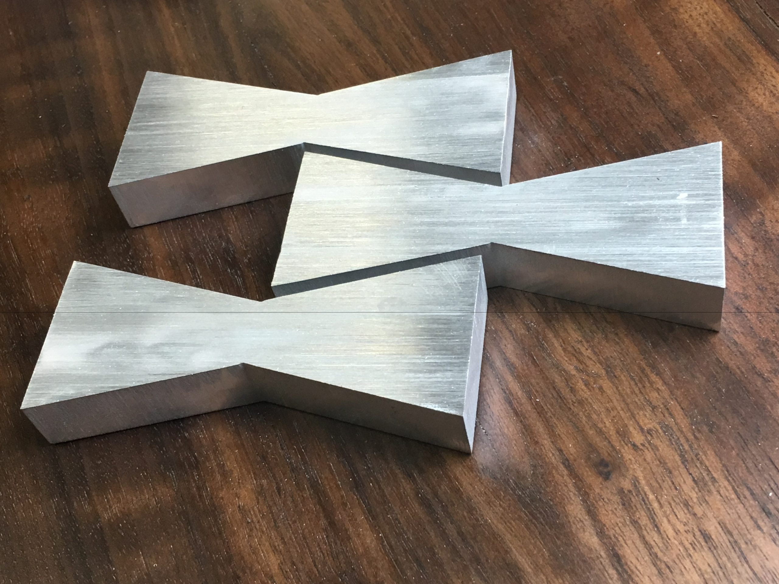 آلة قطع التصنيع باستخدام الحاسب الآلي