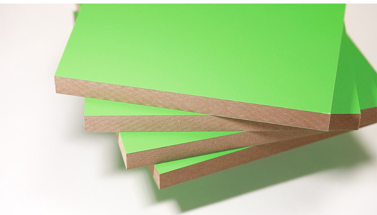 قطع خشب الخشب التلقائي