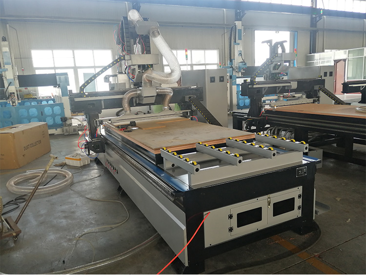 آلة التعشيش SCM CNC