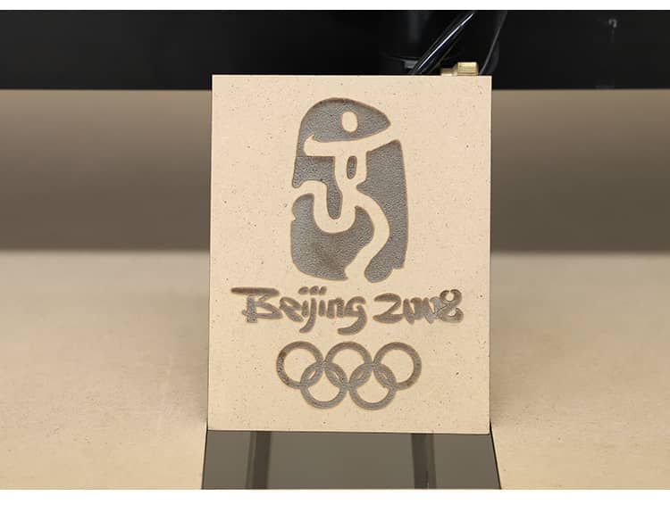 آلة قطع ليزر CO2