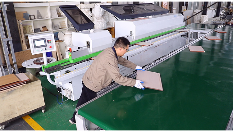 الخشب CNC الآلة الأوتوماتيكية مع خط دوار