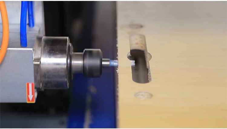 أدوات ومعدات صناعة الأثاث