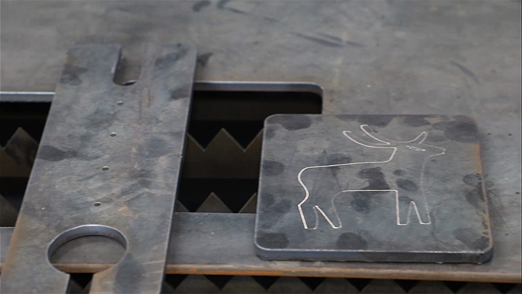 قطع المعادن