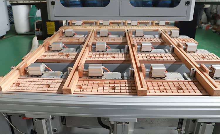 CNC Solid Wood Slot Milling Machine23