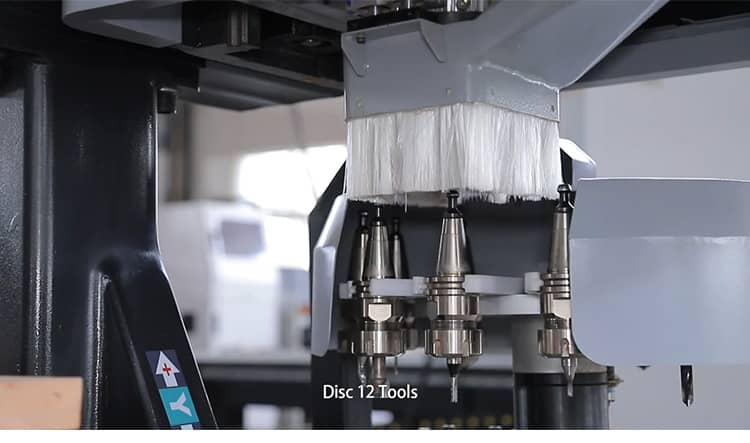 قطع الخشب باستخدام الحاسب الآلي الآلات