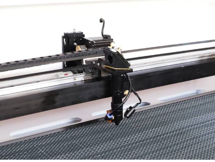 آلة ليزر ثاني أكسيد الكربون