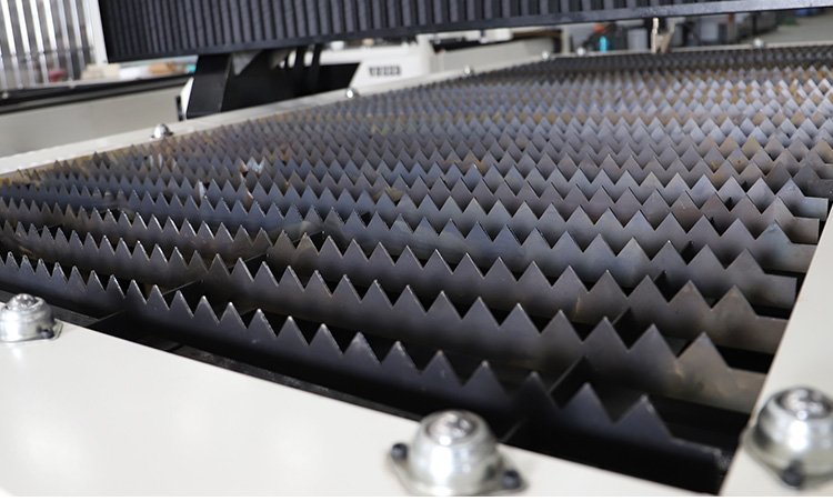 قاطع البلازما المعدنية