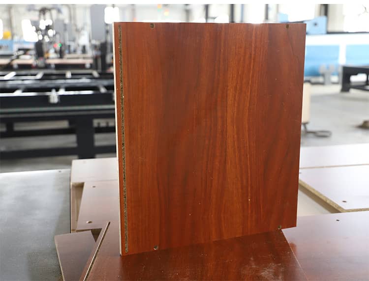 آلة قطع الخشب CNC للبيع