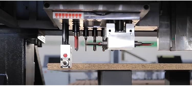 آلات تصنيع الأثاث