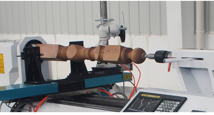 آلة مخرطة الخشب