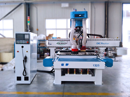 آلة نحت الخشب باستخدام الحاسب الآلي